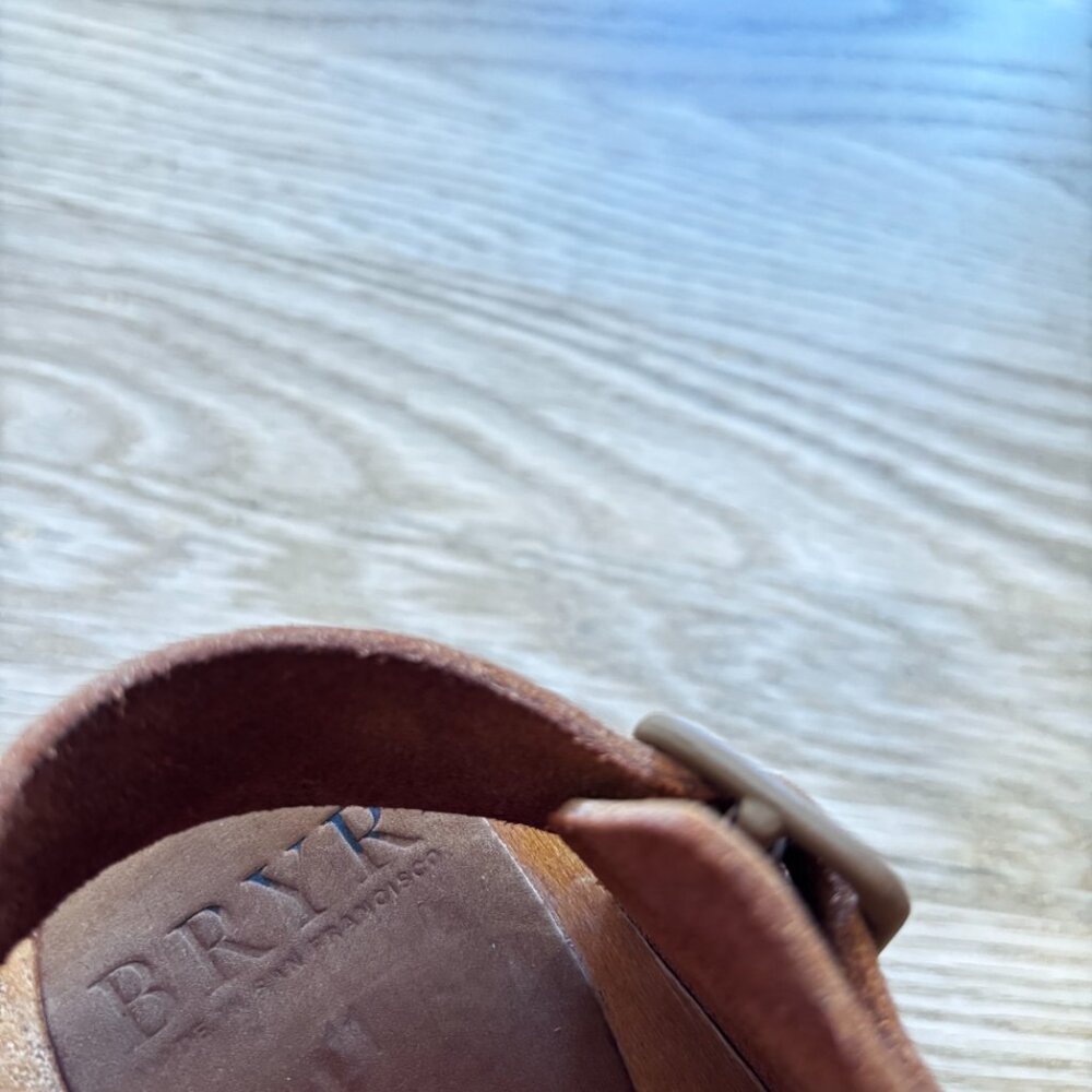 Gorgeous Monochrome Bryr Clogs with strap - Picture 5 of 7